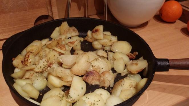 Pommes de terre sautées avec une poêle Skeppshult en fonte