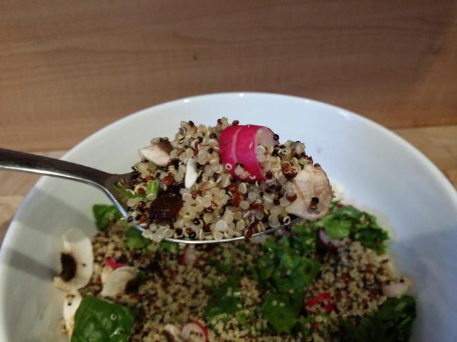 Salade de quinoa, radis et raisin sec